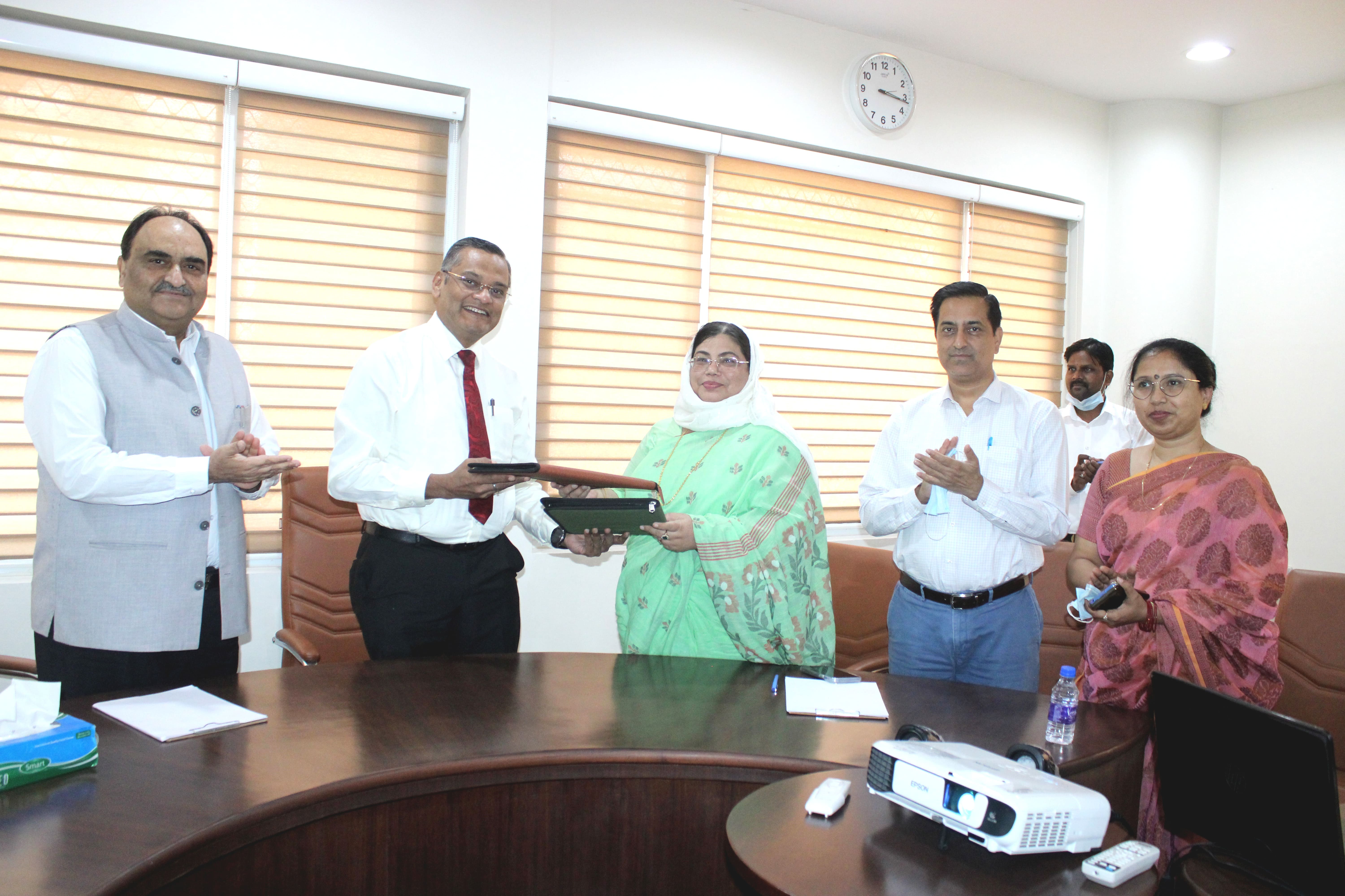 MoU signed between EU and PGICH-Noida